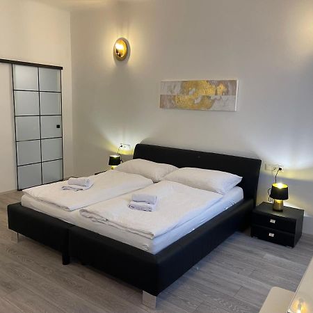 Fancy Apartment In The City Center Виена Екстериор снимка