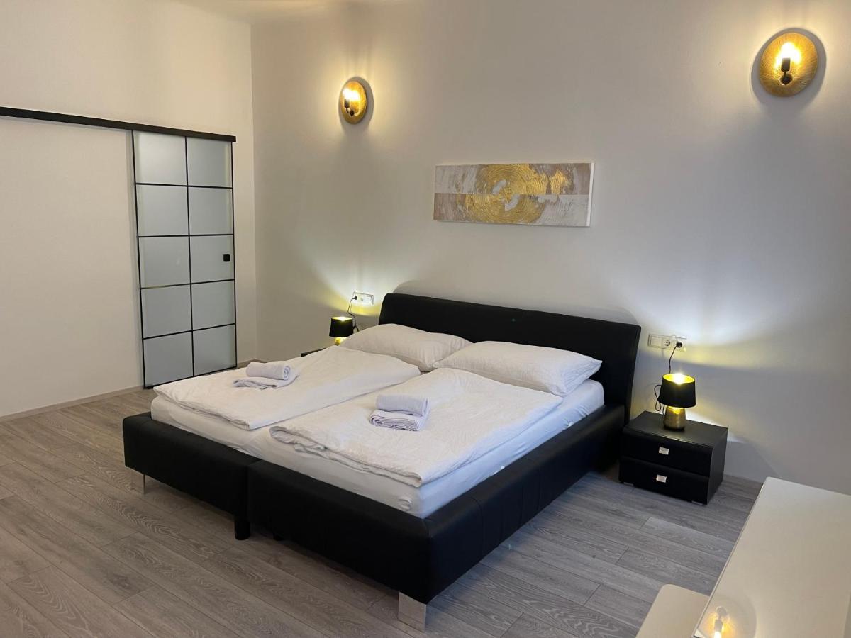 Fancy Apartment In The City Center Виена Екстериор снимка