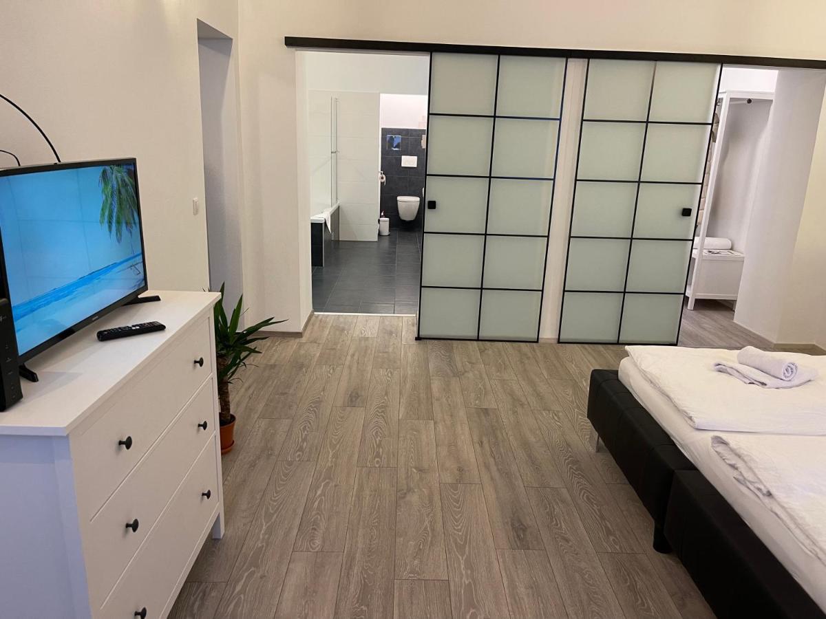 Fancy Apartment In The City Center Виена Екстериор снимка