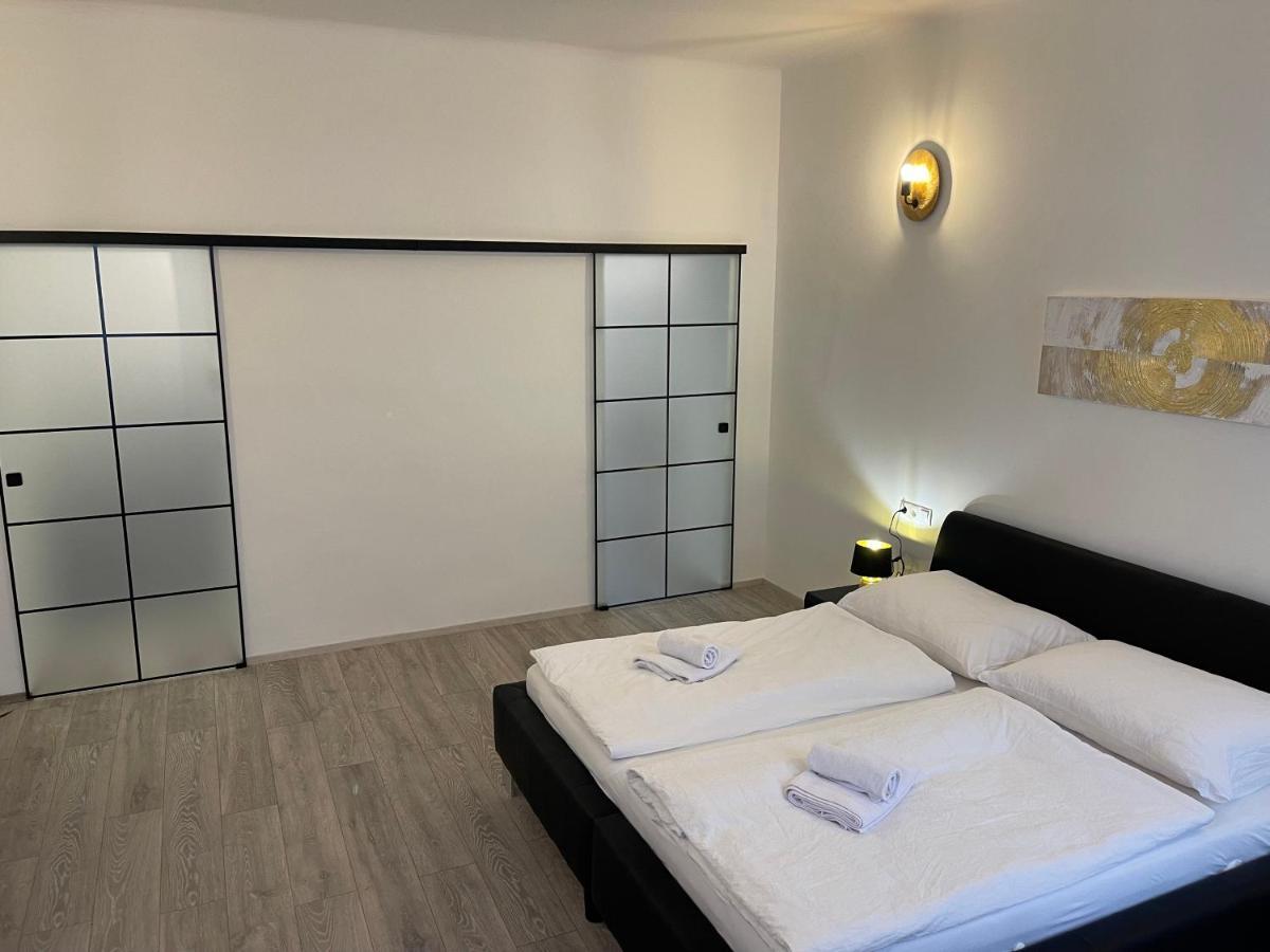 Fancy Apartment In The City Center Виена Екстериор снимка
