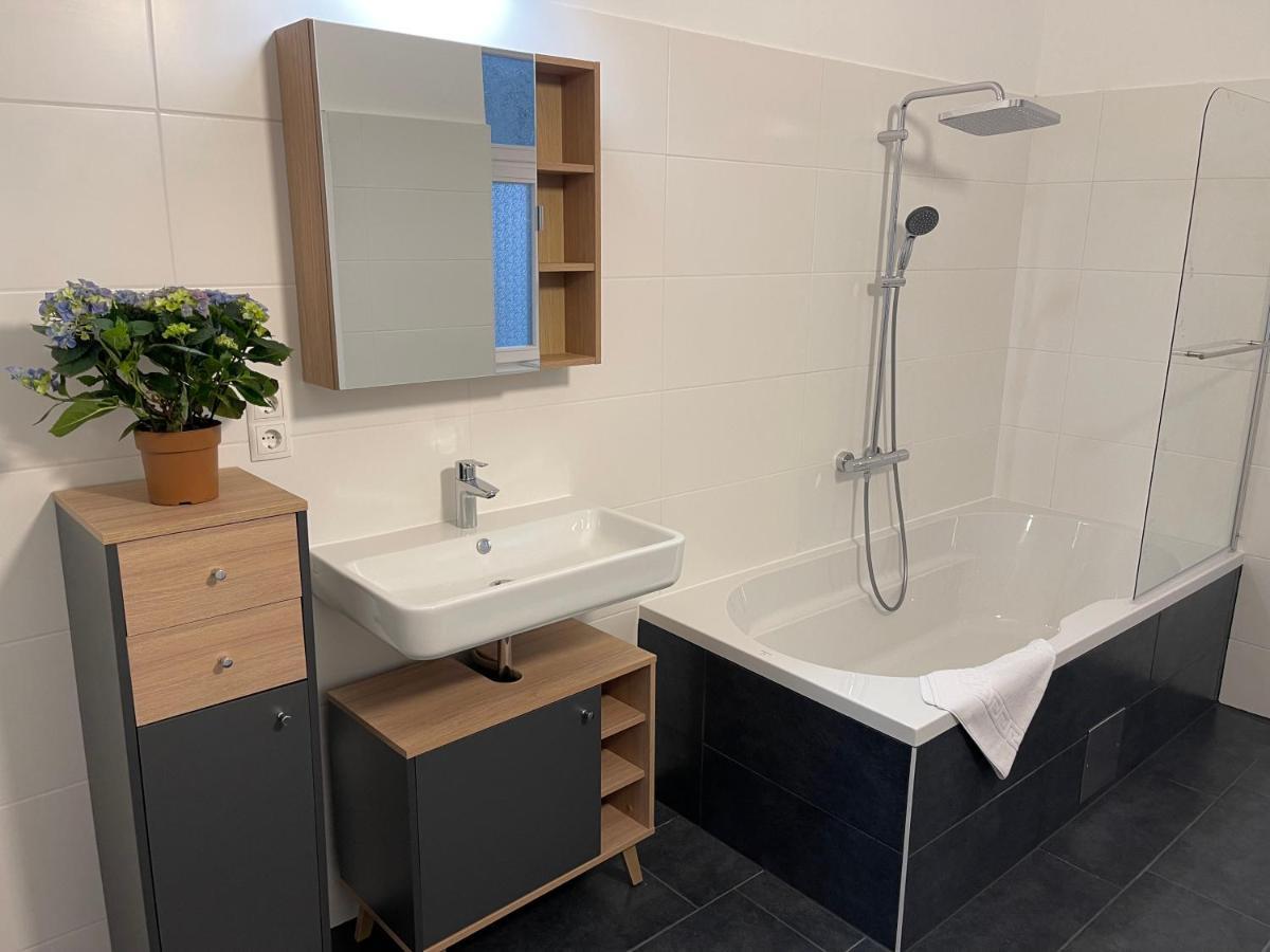 Fancy Apartment In The City Center Виена Екстериор снимка